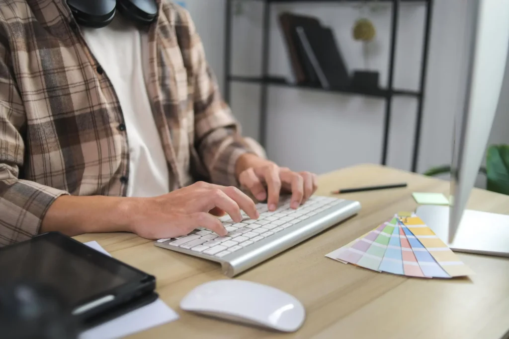 Students ke liye long-term income skills – digital marketing aur graphic design learning