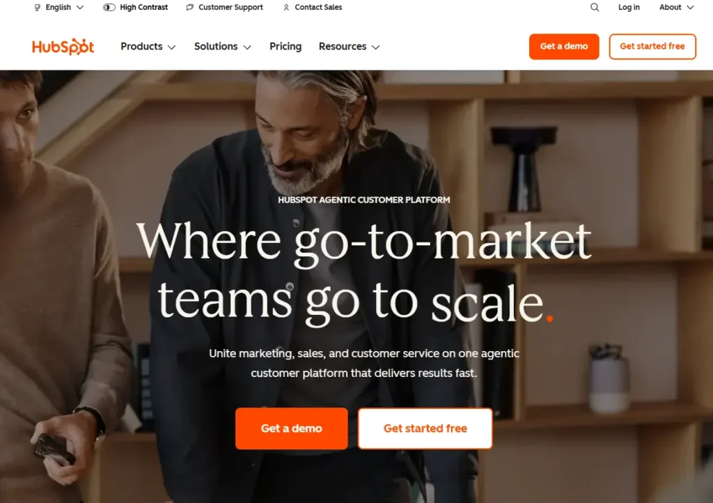HubSpot CRM से छोटे Business के customers और leads manage करते हुए